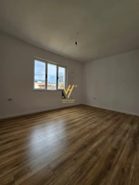 Tirane, shitet apartament 1+1+Ballkon Kati 4, 45 m² 130.000 € (QENDER)