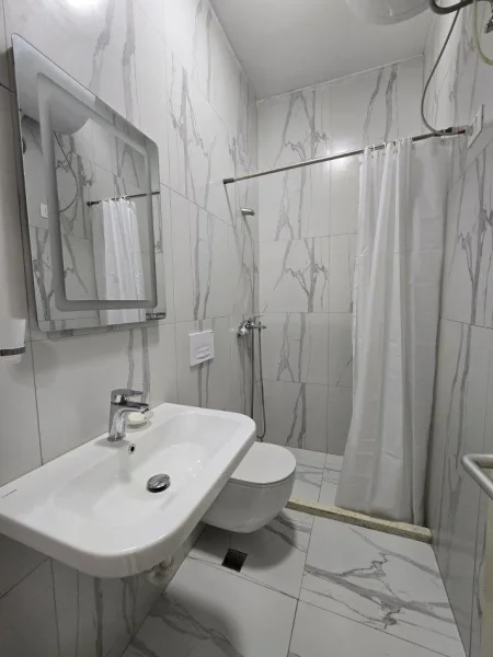 Tirane, jepet me qera apartament 1+1 Kati 0, 35 m² 280 € (Ali Dem)