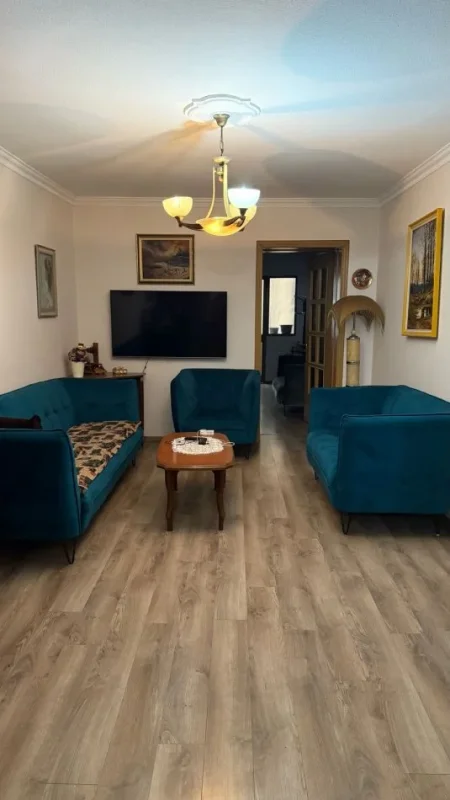 Tirane, jepet me qera apartament 2+1+Ballkon Kati 1, 100 m² 900 € (myslym shyri)