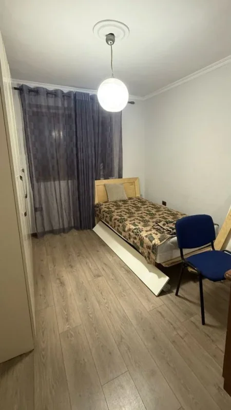 Tirane, jepet me qera apartament 2+1+Ballkon Kati 1, 100 m² 900 € (myslym shyri)