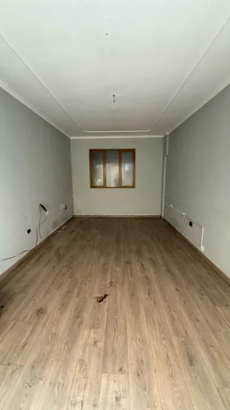 Tirane, jepet me qera apartament 2+1+Ballkon Kati 1, 100 m² 900 € (myslym shyri)