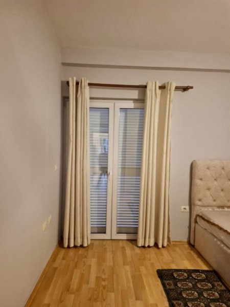 Tirane, jepet me qera apartament 2+1 Kati 3, 85 m² 550 € (kodra e diellit)