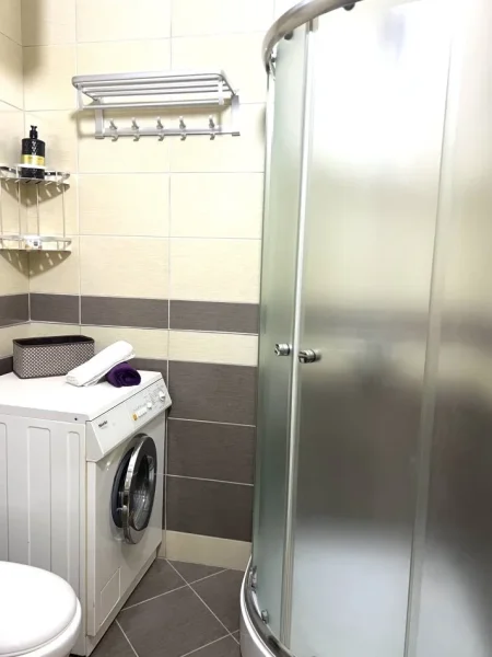 Tirane, jepet me qera apartament 1+1+Ballkon Kati 2, 67 m² 600 € (Kopshti Botanik)