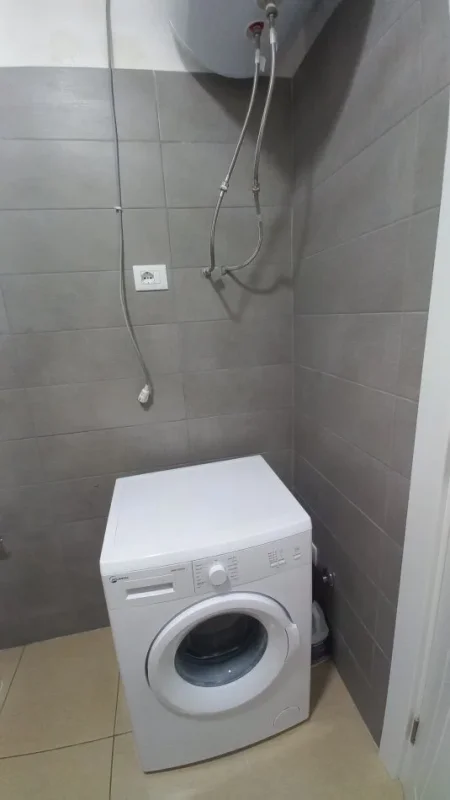 Vlore, jepet me qera apartament 1+1+Ballkon Kati 8, 60 m² 30 € (Çameria)