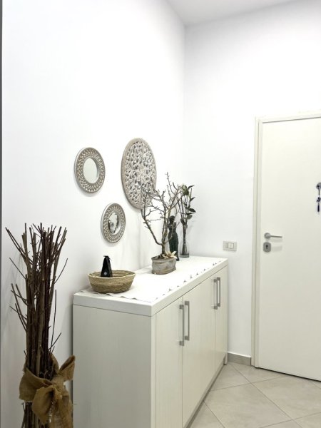 Tirane, jepet me qera apartament 1+1+Ballkon Kati 2, 65 m² 600 € (Kopshti Botanik)