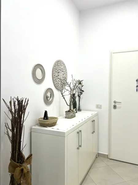 Tirane, jepet me qera apartament 1+1+Ballkon Kati 2, 65 m² 600 € (Kopshti Botanik)