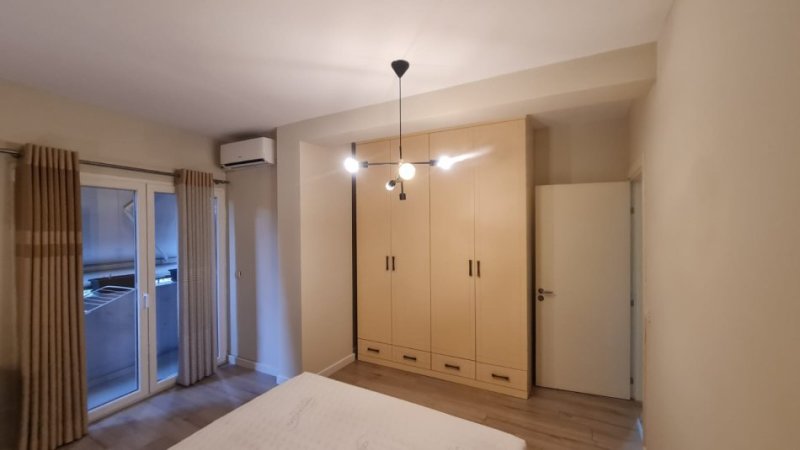 Tirane, jap me qera apartament 1+1+Ballkon Kati 4, 60 m² 550 € (ali demi)