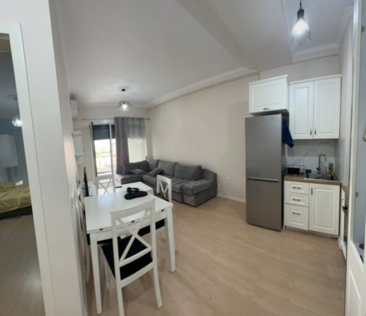 Tirane, jepet me qera apartament 1+1+Ballkon Kati 6, 60 m² 600 € (Kompleksi Kontakt, Rr e Kavajes)