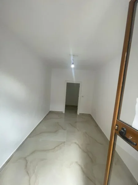 Tirane, jepet me qera dyqan Kati -1, 25 m² 300 € (myslym shyri)
