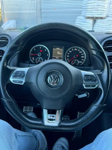 Durres, shitet makine Volkswagen Tiguan r-line Nafte, e zeze manuale Kondicioner 179.000 km 12.500 €
