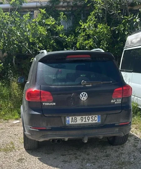 Durres, shitet makine Volkswagen Tiguan r-line Nafte, e zeze manuale Kondicioner 179.000 km 12.500 €