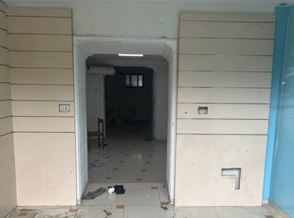 Tirane, jepet me qera dyqan Kati 0, 60 m² 800 € (xhorxh bush)