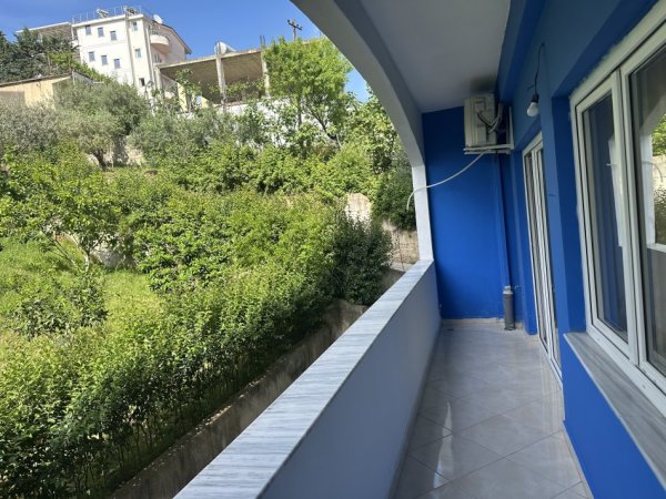 Tirane, jepet me qera apartament 2+1+Ballkon , 119 m² 450 € (Fundi i ruges Gramoz pashko kryqezimime fuad toptanin)
