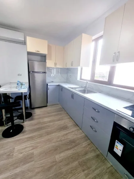 Tirane, jepet me qera apartament 1+1+Aneks Kati 5, 50 m² 350 € (Shkoze)