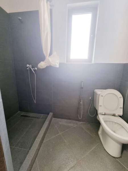 Tirane, jepet me qera apartament 1+1+Aneks Kati 5, 50 m² 350 € (Shkoze)