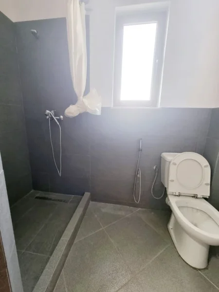 Tirane, jepet me qera apartament 1+1+Aneks Kati 5, 50 m² 350 € (Shkoze)