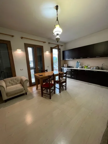 Tirane, Jepet me qera ne Laprake  Shtepi 2+1+Ballkon Kati 2, 80 m² 350 € (Spitali Ushtarak)