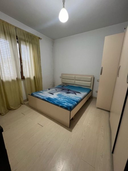 Tirane, Jepet me qera ne Laprake  Shtepi 2+1+Ballkon Kati 2, 80 m² 350 € (Spitali Ushtarak)