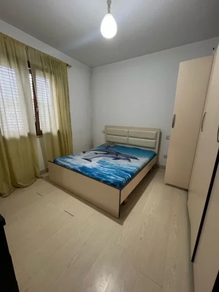 Tirane, Jepet me qera ne Laprake  Shtepi 2+1+Ballkon Kati 2, 80 m² 350 € (Spitali Ushtarak)