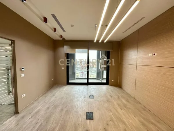 Tirane, jepet me qera Kati 8, 149 m² 2.200 € (rruga e elbasanit)
