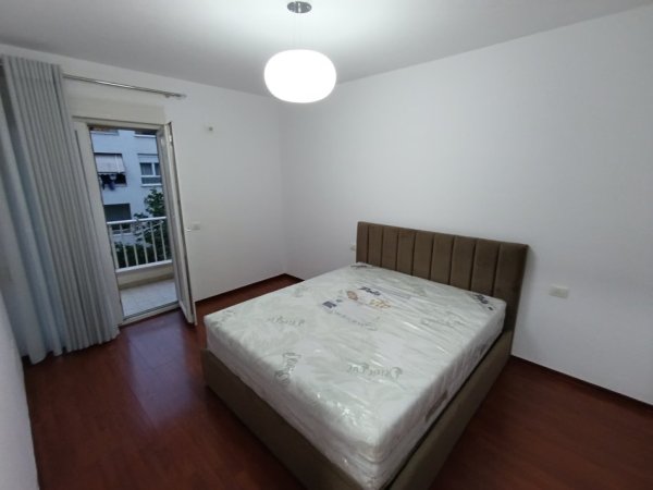 Tirane, jepet me qera apartament 1+1+Aneks+Ballkon Kati 4, 65 m² 550 € (Kompleksi Magnet pram 21 dhjetorit)