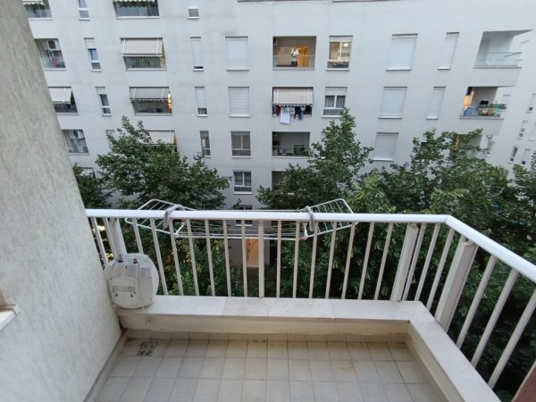 Tirane, jepet me qera apartament 1+1+Aneks+Ballkon Kati 4, 65 m² 550 € (Kompleksi Magnet pram 21 dhjetorit)