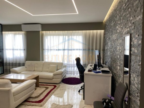 Tirane, jepet me qera apartament Kati 2, 60 m² 400 € 