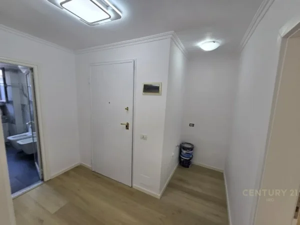 Tirane, shitet 2+1 Kati 2, 75 m² 188.000 € (rruga muhamet gjollosha)