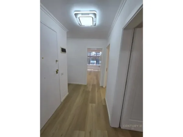 Tirane, shitet 2+1 Kati 2, 75 m² 188.000 € (rruga muhamet gjollosha)