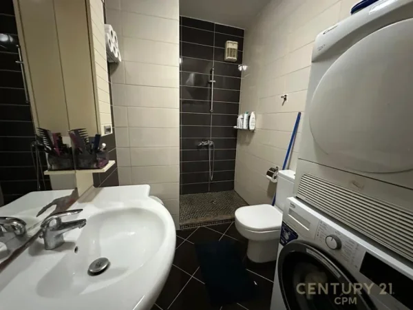 Tirane, shitet apartament 2+1 Kati 10, 85 m² 200.000 € (komuna e parisit)