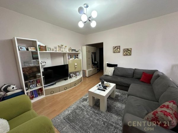 Tirane, shitet apartament 2+1 Kati 10, 85 m² 200.000 € (komuna e parisit)