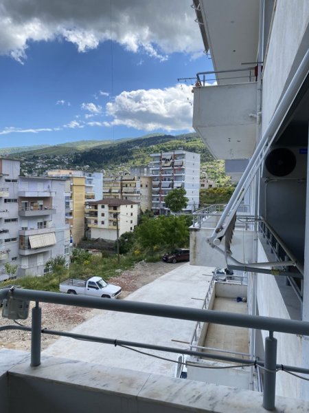 Gjirokaster, jepet me qera apartament 2+1+Aneks+Ballkon Kati 2, 105 m² 400 € (Javer Rushiti)
