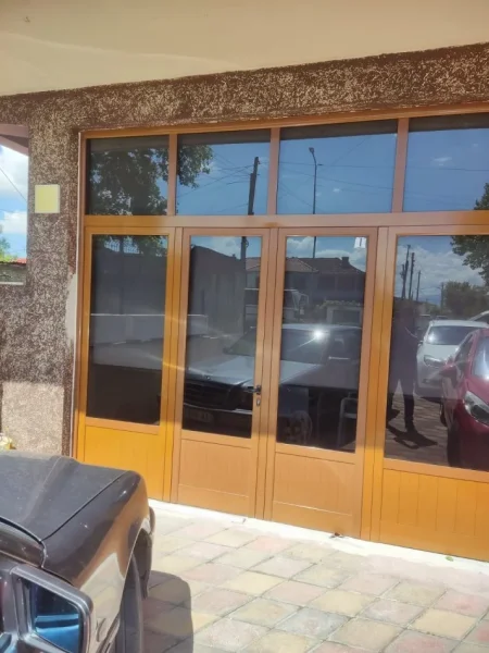 Fier, jepet me qera ambjent biznesi Kati 1, 350 € (Ura e Mbrostarit - Sheq)