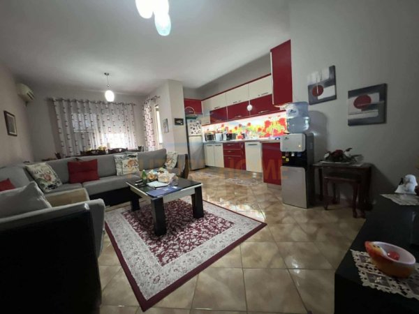 Tirane, shitet apartament 2+1+Ballkon Kati 1, 106 m² 212.000 € (KOMUNA PARISIT)