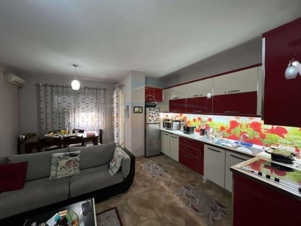 Tirane, shitet apartament 2+1+Ballkon Kati 1, 106 m² 212.000 € (KOMUNA PARISIT)