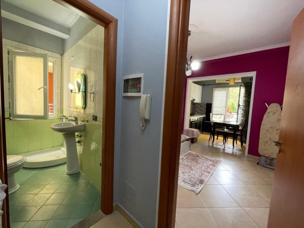 Tirane, jepet me qera apartament 1+1 Kati 2, 45 m² 350 € (Kodra e Diellit)