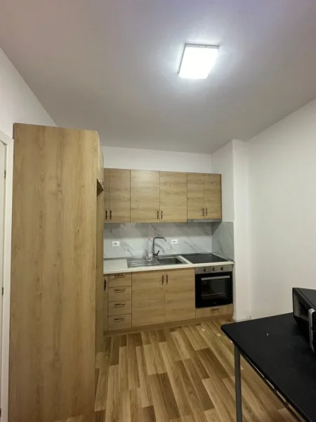 Tirane, jepet me qera apartament 2+1+Ballkon , 400 € 
