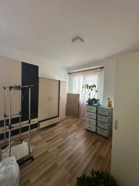 Tirane, jepet me qera apartament 2+1+Ballkon , 400 € 