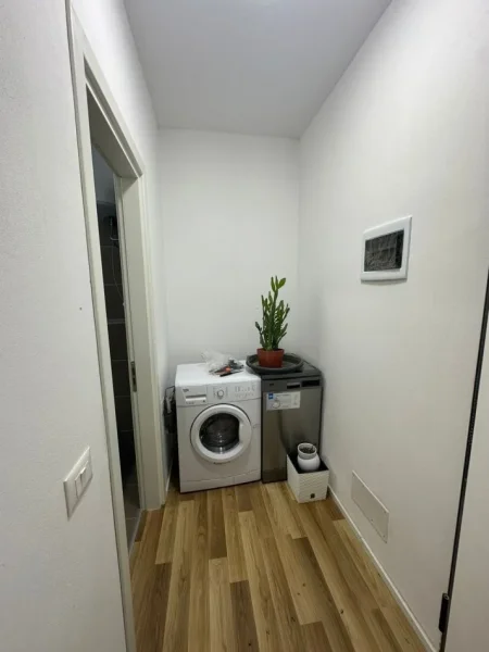 Tirane, jepet me qera apartament 2+1+Ballkon , 400 € 