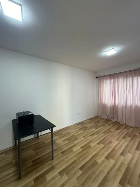 Tirane, jepet me qera apartament 2+1+Ballkon , 400 € 