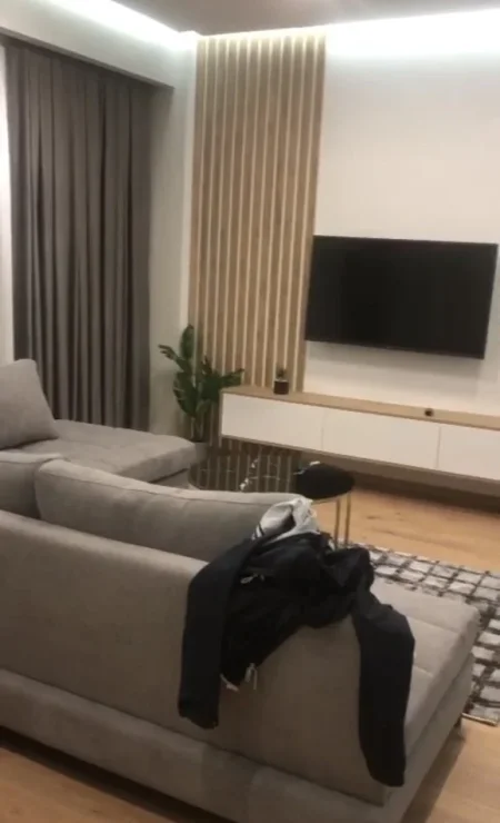Tirane, jepet me qera apartament 1+1+Ballkon Kati 8, 73 m² 500 € (Fusha e Aviacionit)