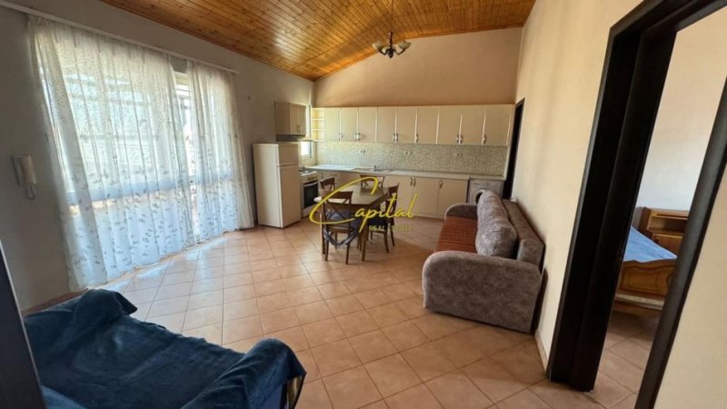 Tirane, jepet me qera apartament 2+1 Kati 4, 105 m² 450 € (ALI DEMI)