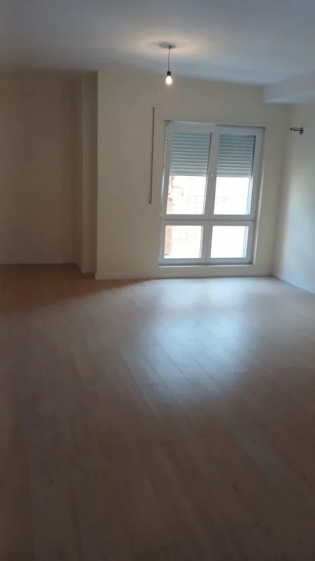 Tirane, jepet me qera apartament 2+1+Ballkon Kati 3, 87 m² 600 € (Rruga "Hoxha Tasim", ne kryqezim me rugen Bardhyl)