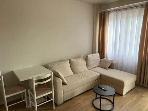 Tirane, jepet me qera apartament 1+1+Ballkon Kati 7, 50 m² 500 € (Unaza e re)