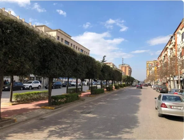 Tirane, shes dyqan Kati 0, 60 m² 650.000 € (qender)