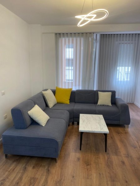Tirane, jepet me qera apartament 1+1 Kati 3, 75 m² 450 € ( JEPET ME QERA SUPER APARTAMENT 1+1 NË 5 MAJ – PAS CONCORDIT!)