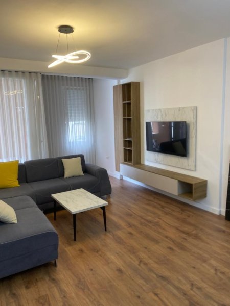 Tirane, jepet me qera apartament 1+1 Kati 3, 75 m² 450 € ( JEPET ME QERA SUPER APARTAMENT 1+1 NË 5 MAJ – PAS CONCORDIT!)