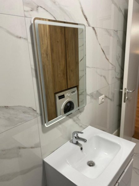 Tirane, jepet me qera apartament 1+1 Kati 3, 75 m² 450 € ( JEPET ME QERA SUPER APARTAMENT 1+1 NË 5 MAJ – PAS CONCORDIT!)