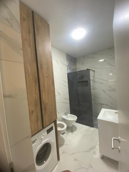 Tirane, jepet me qera apartament 1+1 Kati 3, 75 m² 450 € ( JEPET ME QERA SUPER APARTAMENT 1+1 NË 5 MAJ – PAS CONCORDIT!)