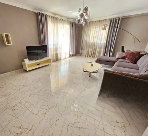 Tirane, jepet me qera apartament 3+1+Ballkon Kati 5, 160 m² 850 € 